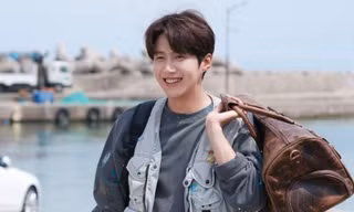 Nóng: Một nhân viên "Hometown Cha Cha Cha" minh oan phốt "khó ở" của Kim Seon Ho