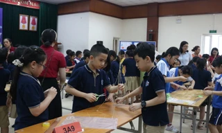 Tween Tiểu học Đoàn Thị Điểm trổ tài thi STEM: Làm máy lọc nước, xếp tháp từ sợi mỳ