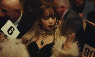 Lisa diễn xuất "điên loạn" gợi nhớ Harley Quinn, 5 bản ngã hội tụ trong MV mới