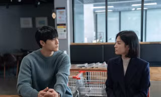 The Glory: Song Hye Kyo đột phá nhờ diễn xuất bằng mắt, Lee Do Hyun ít đất diễn vẫn "đỉnh"
