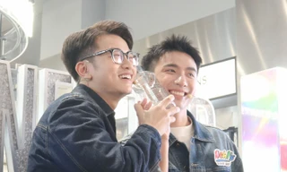 Loạt khoảnh khắc của Ninh Dương Story tại sự kiện ở Hà Nội: "Đại ca sữa bột" cưng xỉu