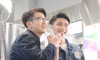 Loạt khoảnh khắc của Ninh Dương Story tại sự kiện ở Hà Nội: "Đại ca sữa bột" cưng xỉu