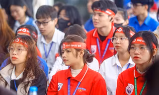 Chủ nhật Đỏ 2024: Trao món quà Giáng sinh ý nghĩa, đón điều đặc biệt từ Hoa hậu Ngọc Hân