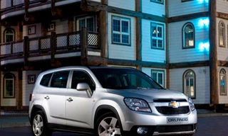 GM Việt Nam ra mắt dòng xe limousine gia đình thế hệ mới