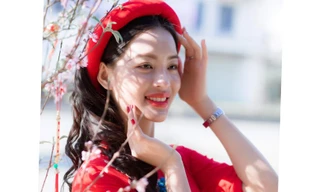 Nữ sinh điện ảnh xinh đẹp bên tà áo dài cách tân ngày Tết