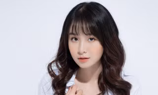 “Hot girl báo chí“: Nghệ thuật nằm bên tay trái