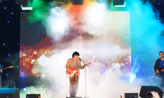 Ngọt Band cực ‘phiêu’ trong đêm đại nhạc hội chào tân sinh viên trường Báo