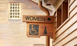 Hàn Quốc: Nhà vệ sinh nữ thiết kế đặc biệt chống những kẻ biến thái, quay lén 