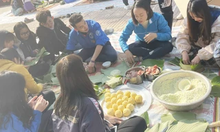 “Gói nụ cười, gửi nắng xuân” - chương trình “Đông Ấm” của tuổi trẻ ĐH Thương Mại