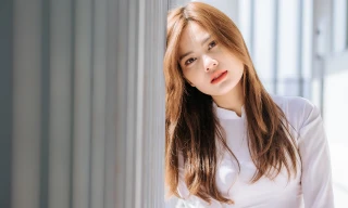 Nữ sinh trường Đại học Xây dựng đẹp thuần khiết với tà áo dài trắng