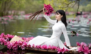 Nàng thơ 9X ‘gieo thương nhớ’ với nét đẹp dịu dàng bên hoa súng