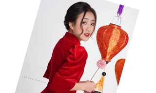 Ngắm nhìn bộ ảnh lung linh sắc đỏ của nữ sinh Đại học Thăng Long xinh như búp bê