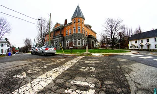 Vẻ đẹp ấn tượng của nhà hát kịch tuyệt đẹp duy nhất thế giới nằm giữa biên giới Mỹ-Canada