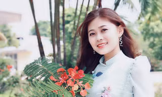 Nữ sinh ngành Luật say mê hoạt động tình nguyện