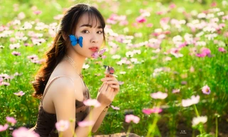 Nữ sinh Bách khoa hóa công chúa mơ màng giữa rừng hoa