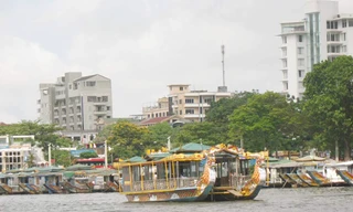 Sông Hương hôm nay: ngột ngạt và quá tải