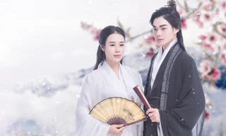 Hoa Trần và bạn diễn là hotbot kém 15 tuổi trong MV 'Tìm nhau ngàn năm'.