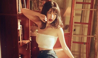 Elly Trần mặc crop-top khoe body nóng bỏng hết nấc