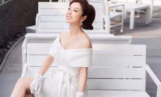'Gái ba con' Jennifer Phạm khéo khoe vòng 1 gợi cảm với váy trễ vai