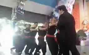 Chưởng môn Nam Huỳnh Đạo tái hiện công phu 'truyền điện'