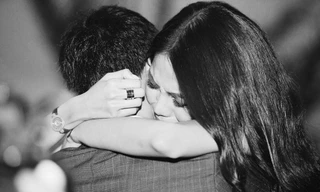 Lan Khuê bật khóc khi được bạn trai đại gia cầu hôn.