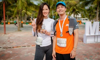 Mai Phương Thuý mặc đồ thể thao quyến rũ, chạy bộ cùng MC Phan Anh