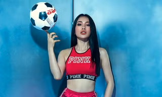 Trương Nhi tung ảnh gợi cảm, dự đoán Pháp vô địch World Cup