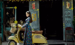 'Hot girl ví dặm' hoá Cô ba Sài Gòn, khoe vòng 'eo con kiến' 56 cm