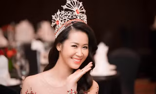 Dương Thuỳ Linh mở tiệc mừng sau khi đăng quang Mrs Worldwide 2018