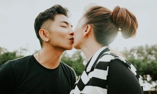 Hậu tin đồn trục trặc, Khánh Thi-Phan Hiển 'khoá môi' ngọt ngào