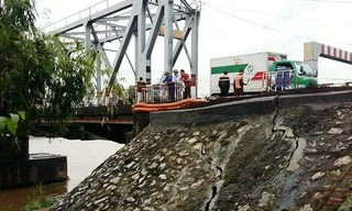 Hiện trường vết nứt mố cầu Đuống 