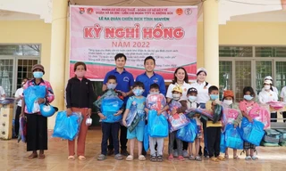 Đoàn thanh niên tổ chức khám bệnh, tư vấn sức khỏe, cấp phát thuốc miễn phí tại vùng sâu xã Ea Sin