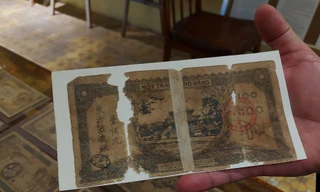 Bộ sưu tập đặc biệt: Tiền 'đắp nền', tiền xé ra để giao dịch