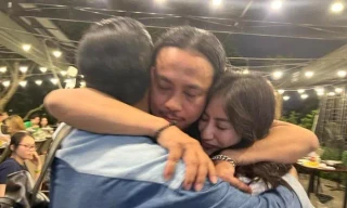 Showbiz 20/5: Khánh Thi chia sẻ ảnh chụp cùng Chí Anh và Phan Hiển gây ‘sốt’