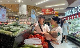 Tranh cãi Hà Nội đắt đỏ, lương 10 triệu đồng không thể đủ sống?