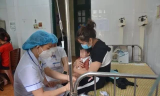 Hơn 700 học sinh tại 1 huyện phải nghỉ học vì sốt và ốm