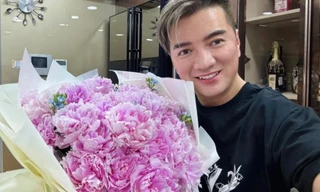 Showbiz 1/4: Đàm Vĩnh Hưng bị chất vấn giới tính