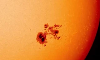 Mặt trời xuất hiện nhiều vết đen bất thường: Khiến các nhà thiên văn hoảng hốt, không ngờ tới
