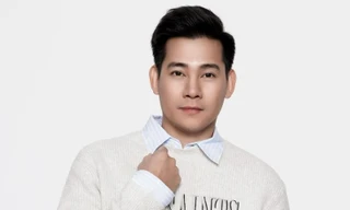 Showbiz 10/8: Ca sĩ Phùng Ngọc Huy hội ngộ con gái sau 8 năm không gặp