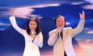 Cố NSND Trung Kiên và cháu nội Thiện Thanh.