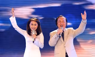 Cố NSND Trung Kiên và cháu nội Thiện Thanh.