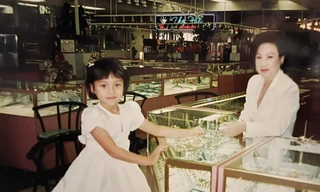 Bà Ngọc Minh và Wendy Phạm- con gái ruột ca sĩ Phi Nhung lúc nhỏ. 