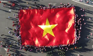 Xúc động Lễ thượng cờ Tổ quốc ở Côn Đảo dưới góc máy flycam