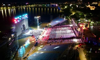 Khán giả trầm trồ với sân khấu trên mặt nước của Hoa hậu Việt Nam 