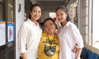 Vẻ đẹp tự nhiên, mộc mạc của hai thí sinh Đỗ Thị Hà và Nguyễn Thị Phượng. Thật tình cờ khi Hà và Phượng cùng thực hiện chung dự án nhân ái "Người gieo hạt nắng".