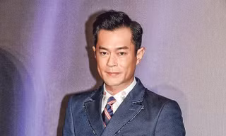 Showbiz 20/8: Trác Vỹ chỉ trích Cổ Thiên Lạc đạo đức giả