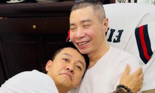 Showbiz 28/9: Tuấn Hưng tới thăm NSND Công Lý