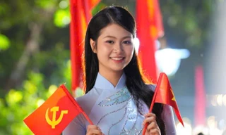 Người đẹp Hà Tĩnh xúc động khi được gặp các nhân chứng lịch sử 