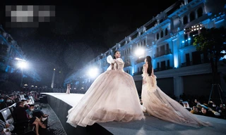 Thí sinh Miss World Việt Nam 2022 trình diễn thời trang dưới trời mưa