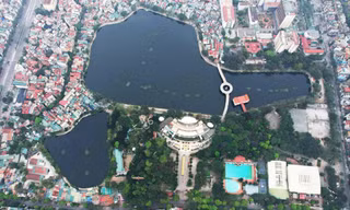 Nhờ phân cấp ủy quyền, Công viên Tuổi trẻ Thủ đô đang được cải tạo lại theo hướng công viên mở. Ảnh: Trần Hoàng